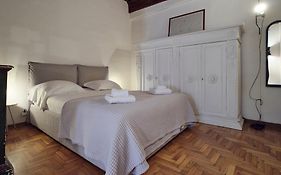 Enchanting Apartment With Patio, Lungarno Firenze